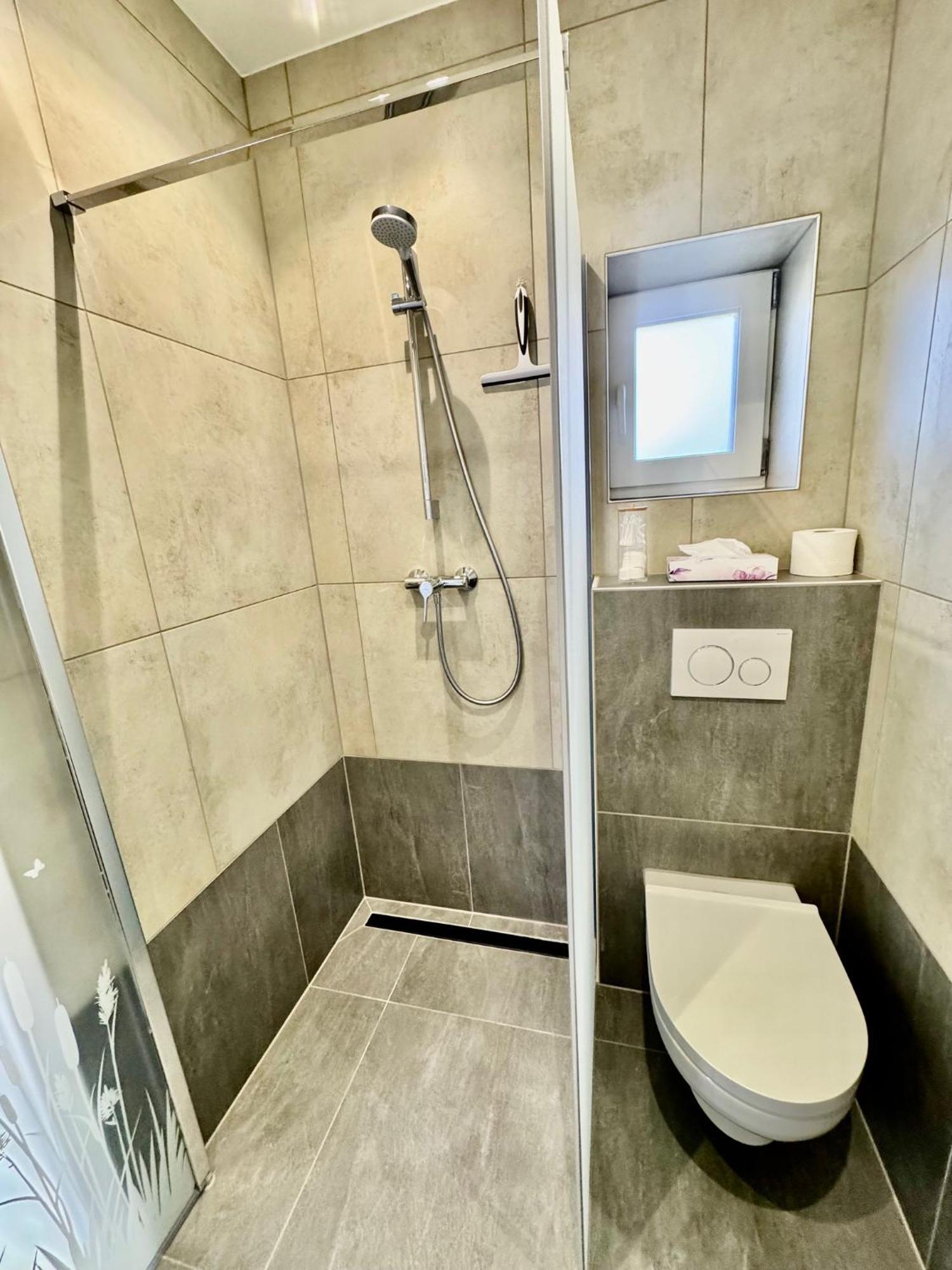 Gaestezimmer Beate Und Ferienwohnung Rheda Wiedenbrueck Luaran gambar